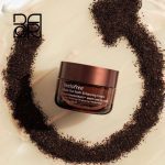 کرم فوق مغذی و روشن کننده چای سیاه اینیسفری ۲۰ میل - Image 6