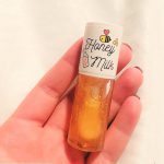 روغن لب مغذی و آبرسان عمیق شیر عسلی محبوب اپیو - Image 13