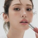 لیپ گلاس شیشه ای و براق GLYF Glue Gloss - Image 33