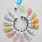 کرم دست مرطوب کننده شیری و سبک با رایحه هلویی Prettyskin - Image 2